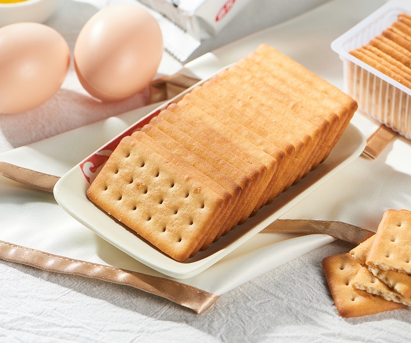 酥到掉渣的嘉友牛乳餅，嚼出鮮醇的牛奶味