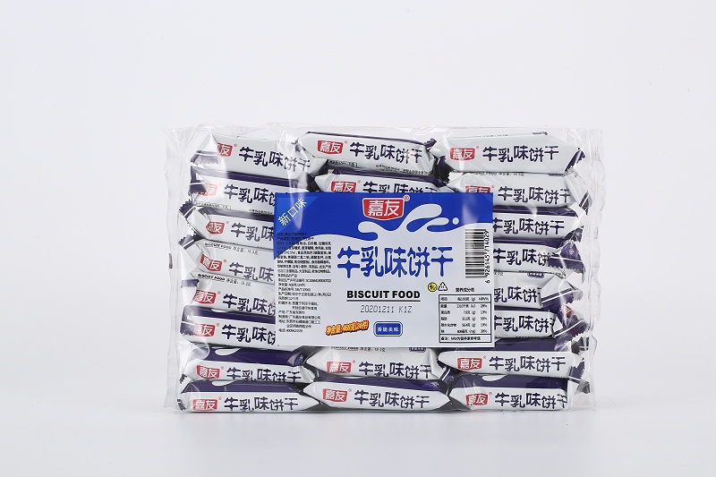 酥到掉渣的嘉友牛乳餅，嚼出鮮醇的牛奶味