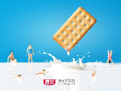 酥到掉渣的嘉友牛乳餅，嚼出鮮醇的牛奶味