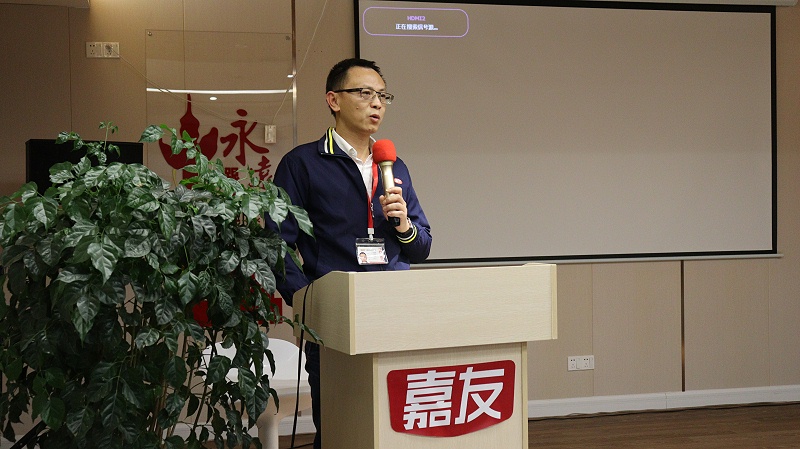 中共石碣鎮(zhèn)委黨校副校長蒞臨嘉友食品指導(dǎo)黨建工作 (5)