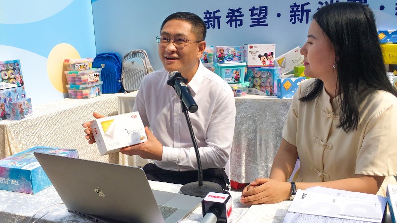 石碣鎮(zhèn)長(zhǎng)蒞臨“樂(lè)購(gòu)石碣”為嘉友帶貨