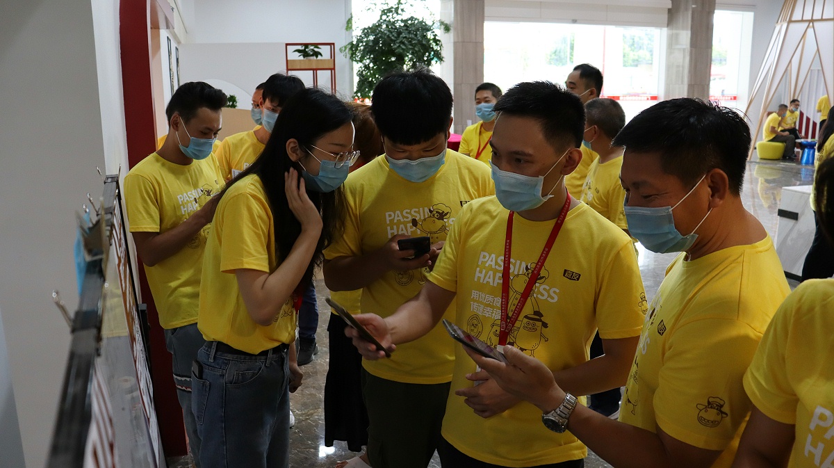 嘉友微商城活動(dòng)現(xiàn)場指導(dǎo) (3)