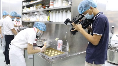 石碣新聞記者訪問嘉友研發(fā)總監(jiān)