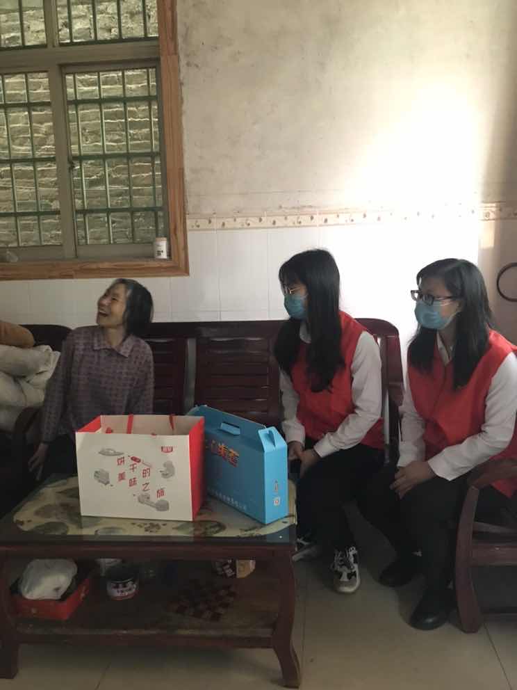 慰問孤寡老人 嘉友濃濃關(guān)懷暖人心 (2)