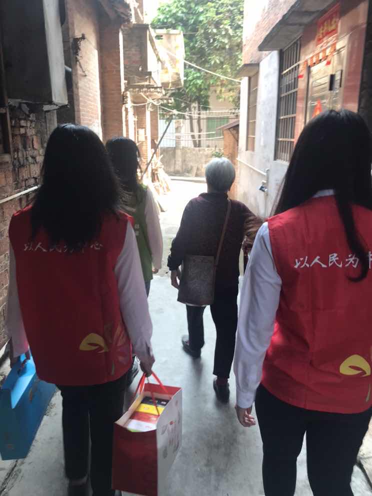 慰問孤寡老人 嘉友濃濃關(guān)懷暖人心 (3)