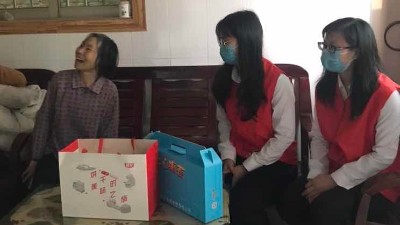 慰問孤寡老人 嘉友濃濃關(guān)懷暖人心