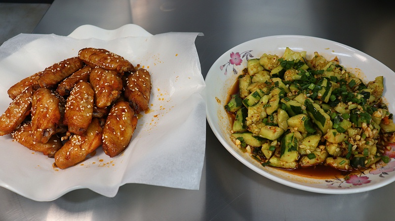 新奧爾良烤翅配涼拌青瓜