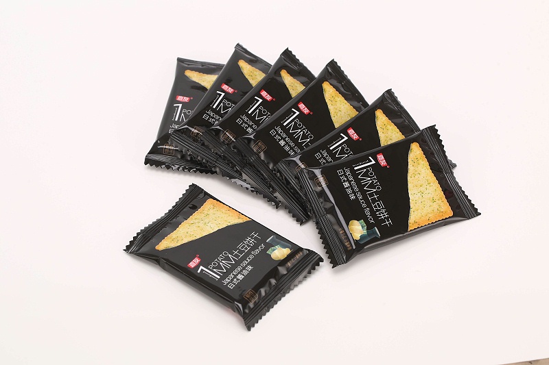 一片一片停不下來的土豆小餅干！薄、香、脆讓人流連忘返