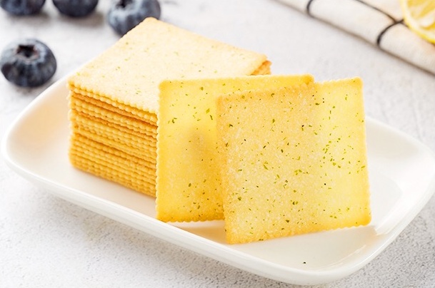 這！跟薯片一樣薄的嘉友餅干你見過沒？